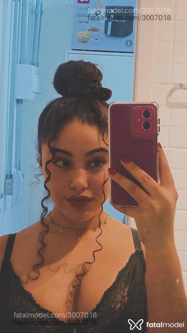 Acompanhante mulher morena (o) de olhos mel - Verônica Linsss