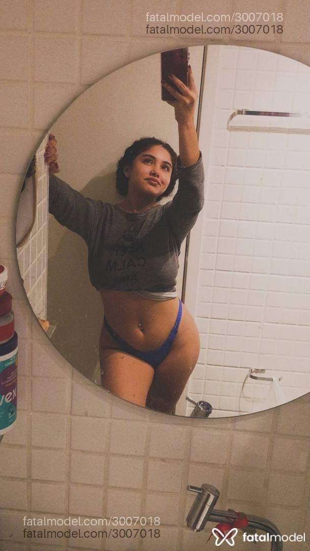 Acompanhante mulher morena (o) de olhos mel - Verônica Linsss