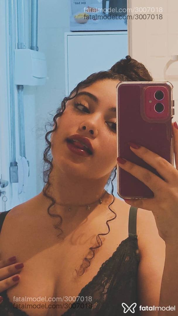 Acompanhante mulher morena (o) de olhos mel - Verônica Linsss