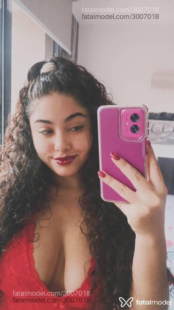 Acompanhante mulher morena (o) de olhos mel - Verônica Linsss