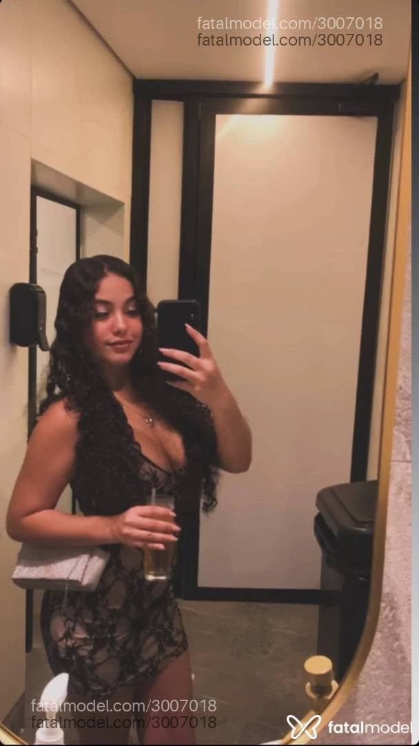 Acompanhante mulher morena (o) de olhos mel - Verônica Linsss