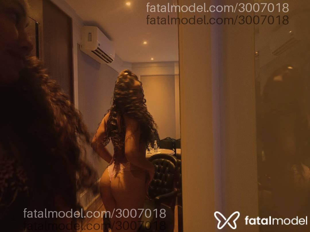 Acompanhante mulher morena (o) de olhos mel - Verônica Linsss