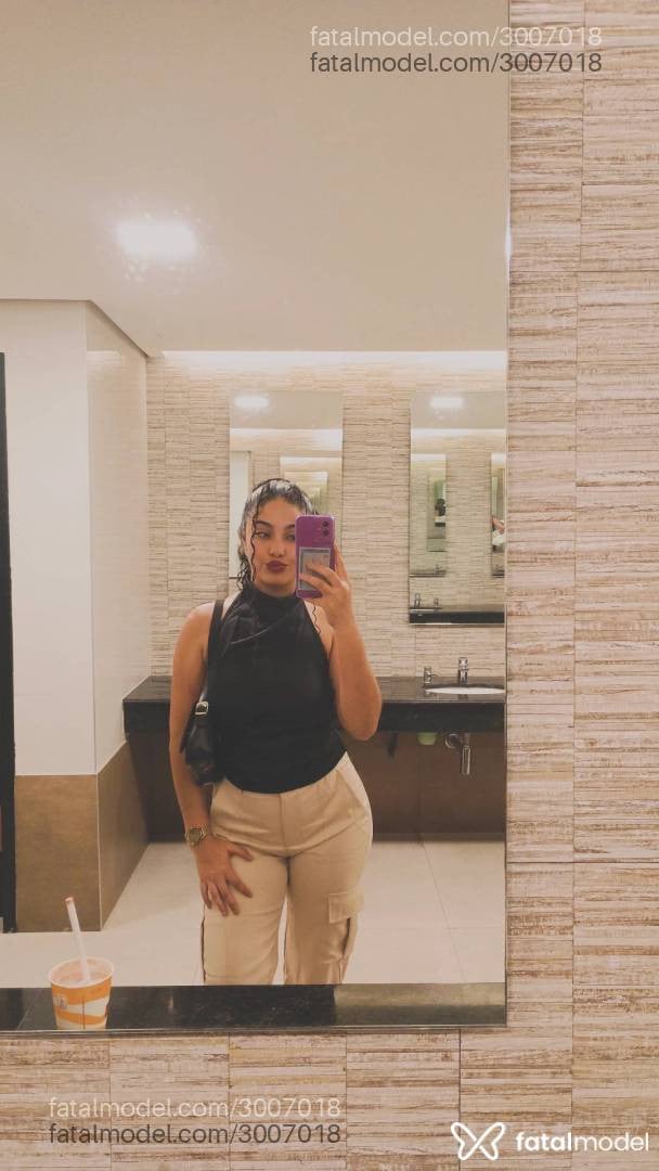 Acompanhante mulher morena (o) de olhos mel - Verônica Linsss