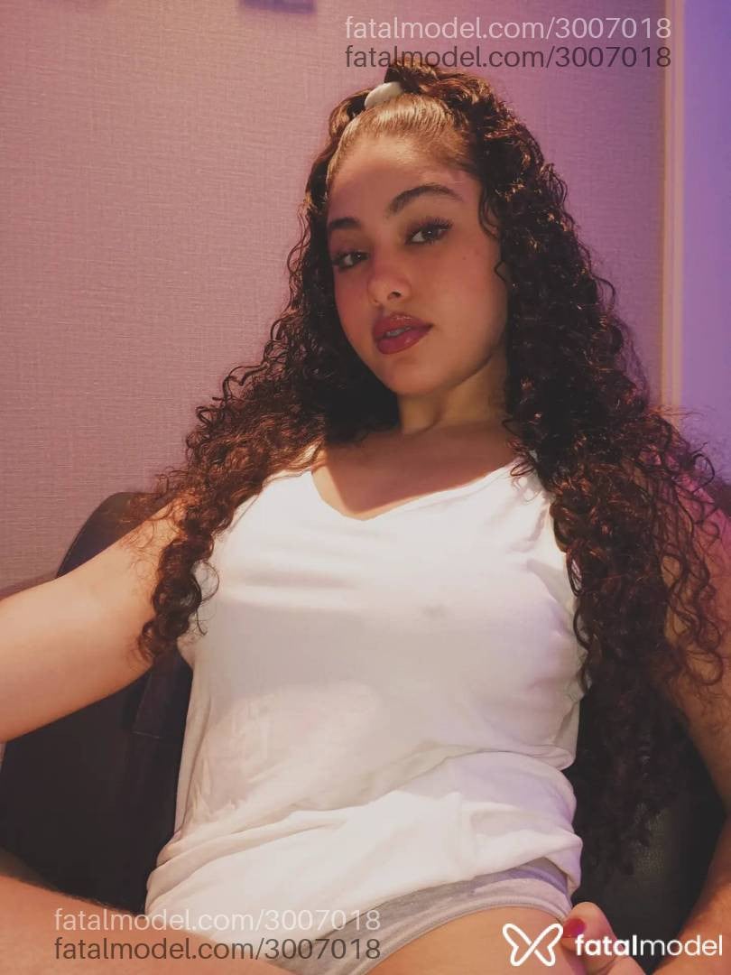 Acompanhante mulher morena (o) de olhos mel - Verônica Linsss