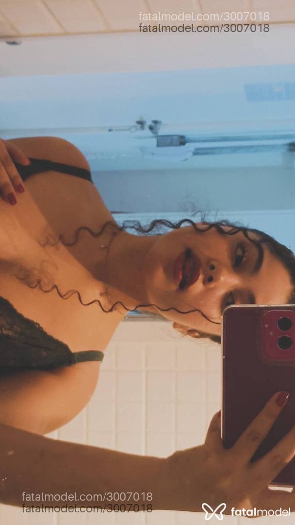 Acompanhante mulher morena (o) de olhos mel - Verônica Linsss