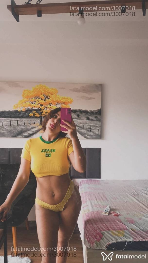 Acompanhante mulher morena (o) de olhos mel - Verônica Linsss