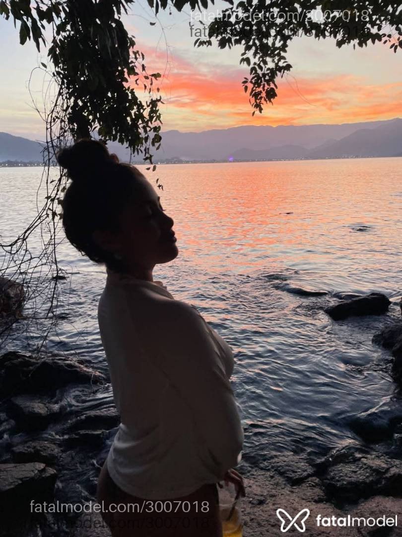 Acompanhante mulher morena (o) de olhos mel - Verônica Linsss