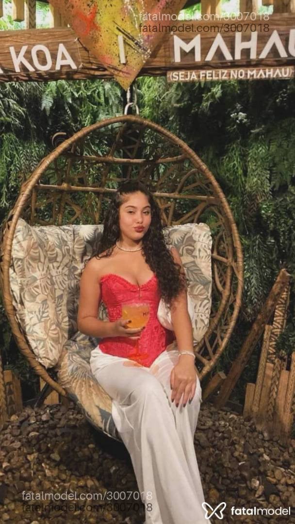 Acompanhante mulher morena (o) de olhos mel - Verônica Linsss