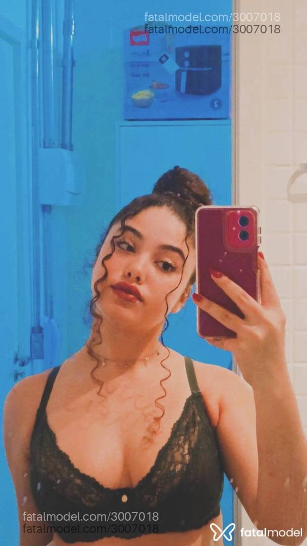 Acompanhante mulher morena (o) de olhos mel - Verônica Linsss