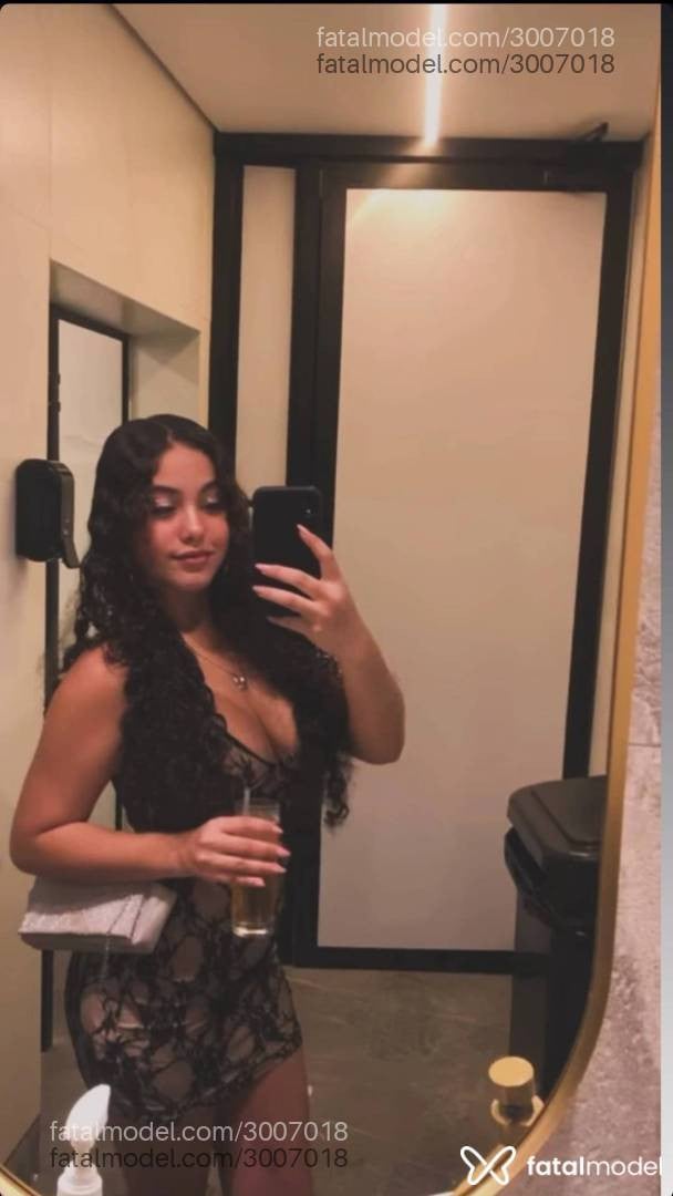 Acompanhante mulher morena (o) de olhos mel - Verônica Linsss