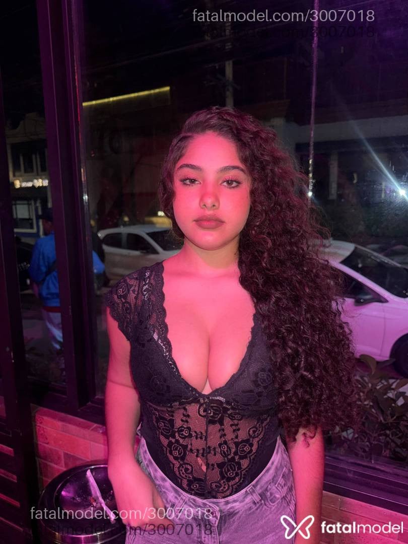 Acompanhante mulher morena (o) de olhos mel - Verônica Linsss