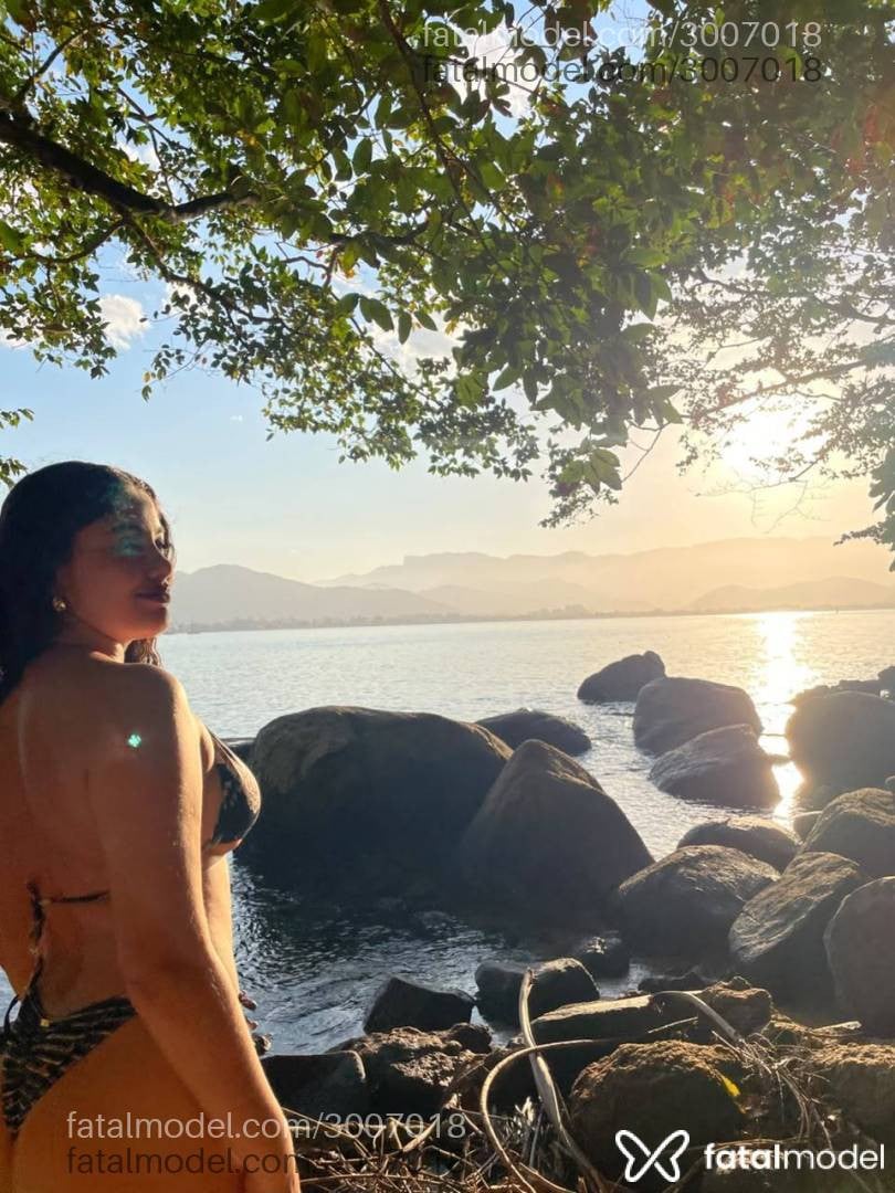 Acompanhante mulher morena (o) de olhos mel - Verônica Linsss