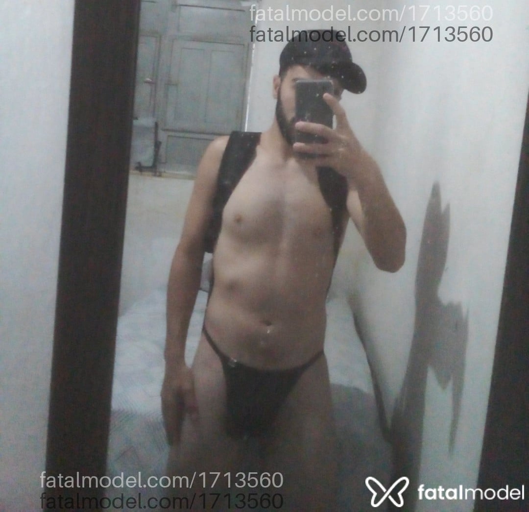 Acompanhante homem com cabelo castanho de olhos castanhos em Virtual - John