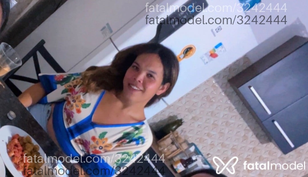 Acompanhante mulher trans com cabelo castanho de olhos pretos em Aracaju - Carol Vieira
