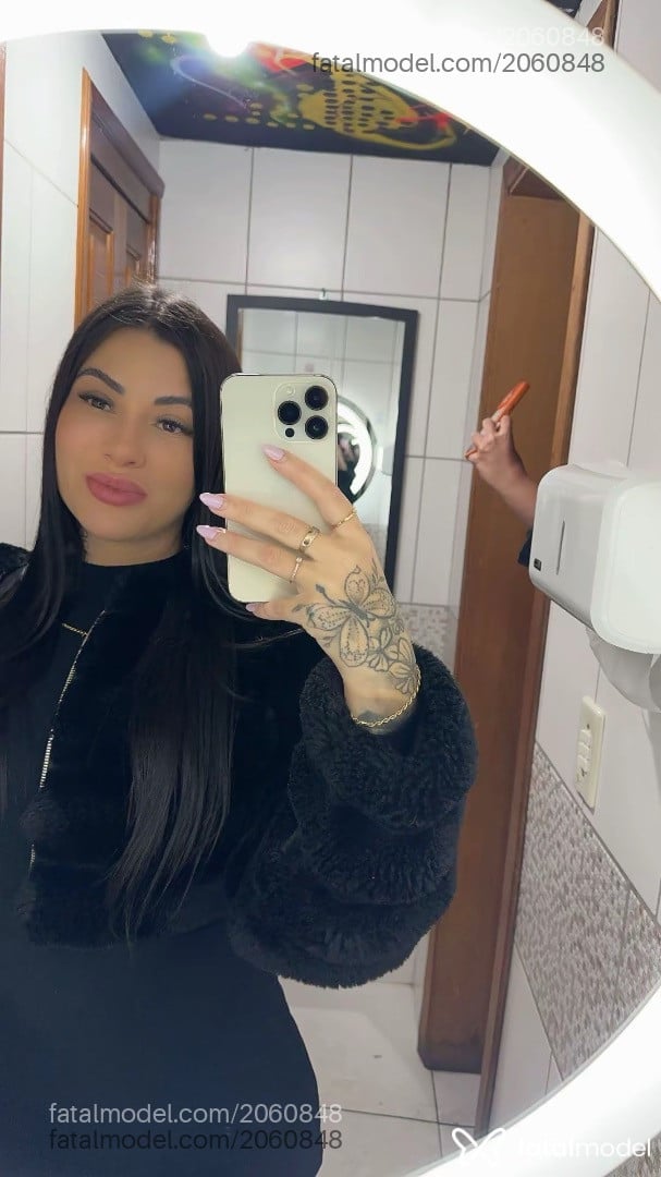 Acompanhante mulher morena (o) de olhos mel em Lajeado - Hellena