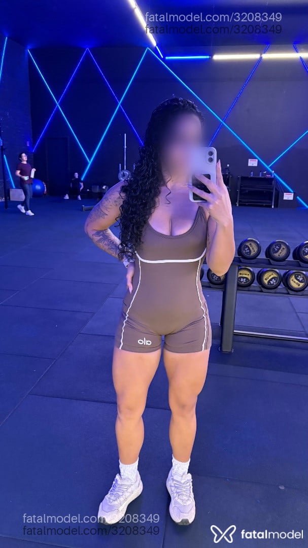Acompanhante mulher morena (o) de olhos castanhos - Angélica Fontana
