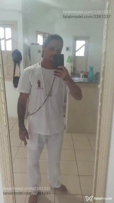 Acompanhante homem com cabelo colorido de olhos castanhos em Porto Seguro Acompanhante homem com cabelo colorido de olhos castanhos em Porto Seguro - Garçom
