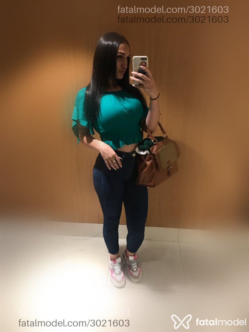 Acompanhante mulher trans com cabelo castanho de olhos castanhos - Annaa