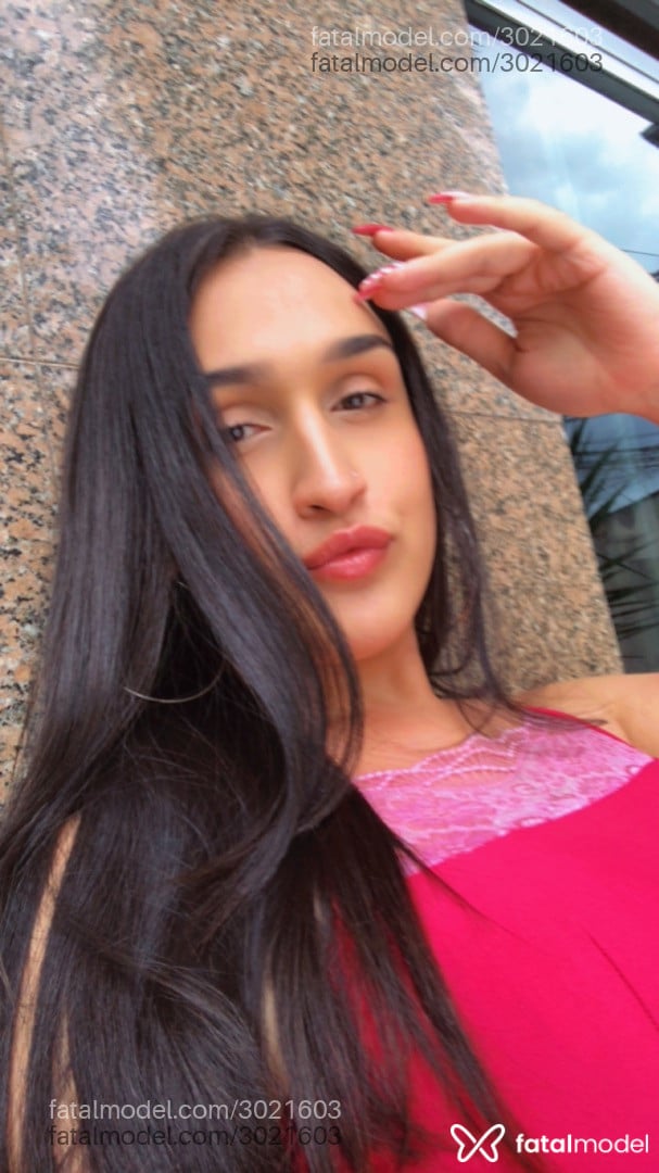 Acompanhante mulher trans com cabelo castanho de olhos castanhos - Annaa
