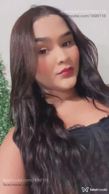 Acompanhante mulher trans com cabelo castanho de olhos castanhos em Irecê Acompanhante mulher trans com cabelo castanho de olhos castanhos em Irecê - Laura