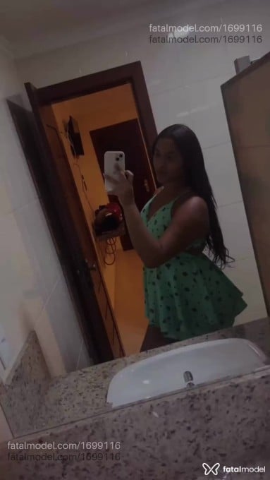 Acompanhante mulher trans com cabelo castanho de olhos castanhos em Irecê Acompanhante mulher trans com cabelo castanho de olhos castanhos em Irecê - Laura