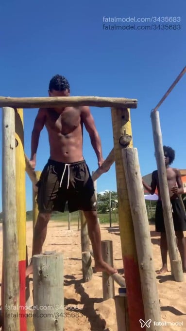 Acompanhante homem com cabelo castanho de olhos castanhos em Colatina Acompanhante homem com cabelo castanho de olhos castanhos em Colatina - Mateus Meap