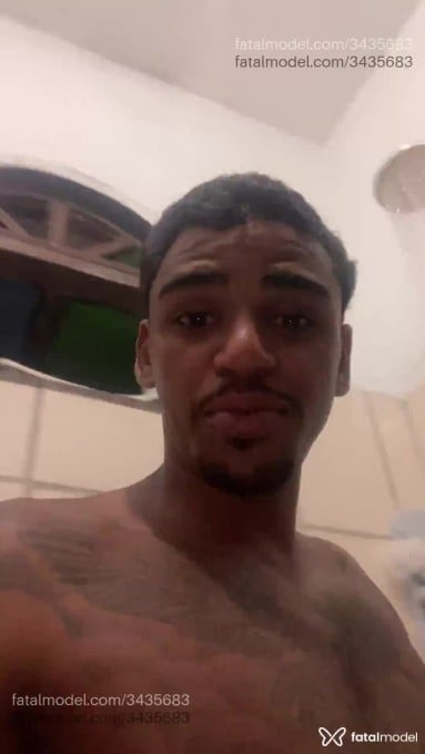 Acompanhante homem com cabelo castanho de olhos castanhos em Colatina Acompanhante homem com cabelo castanho de olhos castanhos em Colatina - Mateus Meap