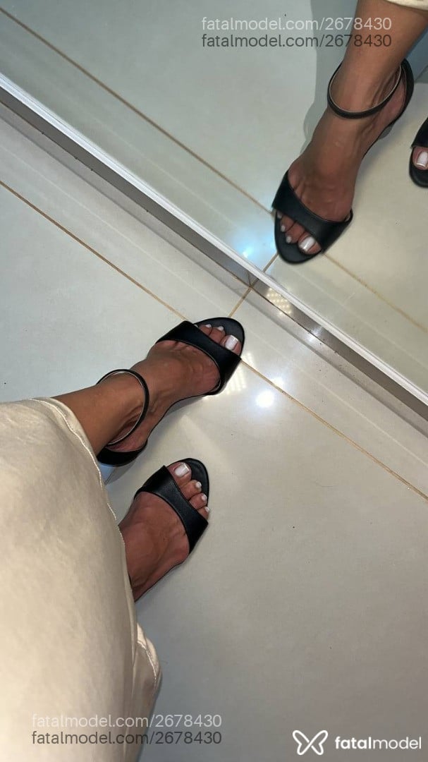 Acompanhante mulher morena (o) de olhos castanhos em Uberlândia - Jade Noir
