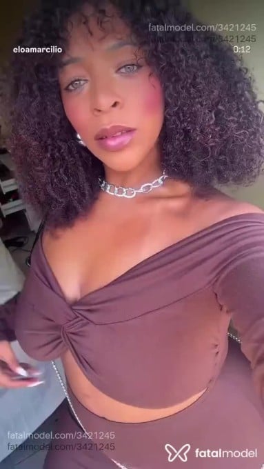 Acompanhante mulher morena (o) de olhos verdes em São Paulo Acompanhante mulher morena (o) de olhos verdes em São Paulo - Ágata