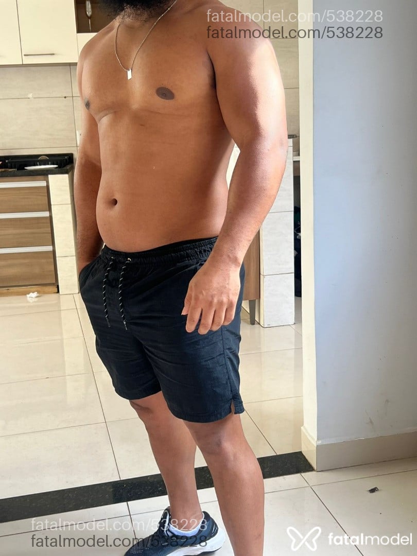 Acompanhante homem morena (o) de olhos pretos em Goiânia - Paugrandee