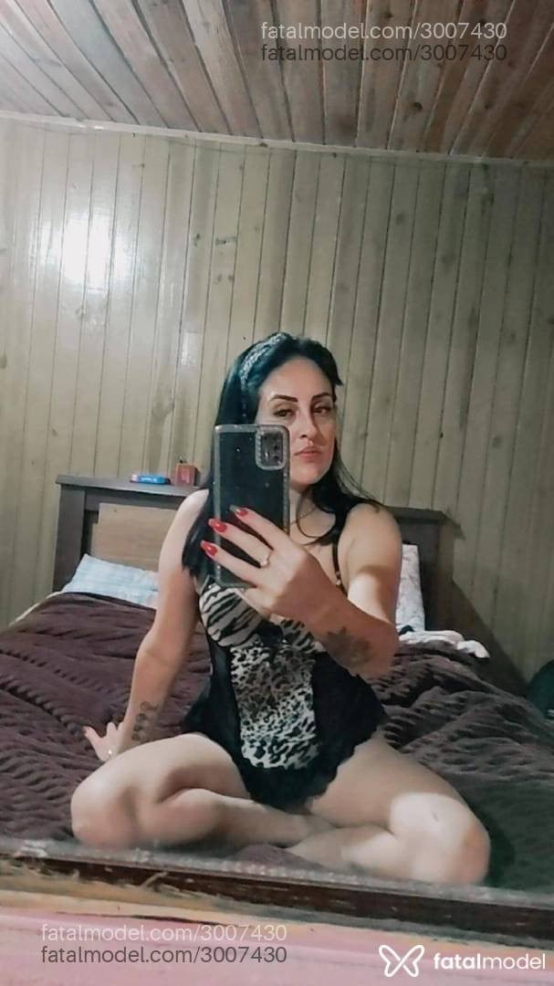 Acompanhante mulher morena (o) de olhos castanhos - Zoe Marjory Acompanhante mulher morena (o) de olhos castanhos - Zoe Marjory