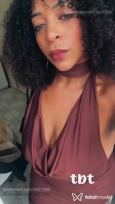 Acompanhante mulher morena (o) de olhos verdes em São Paulo Acompanhante mulher morena (o) de olhos verdes em São Paulo - Ágata