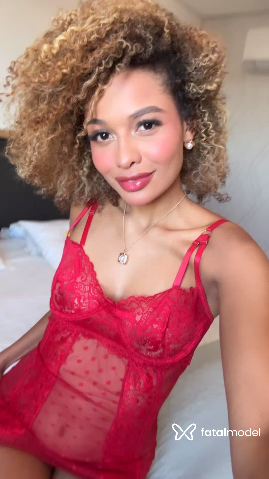 Acompanhante mulher com cabelo castanho de olhos pretos - Anny Silva