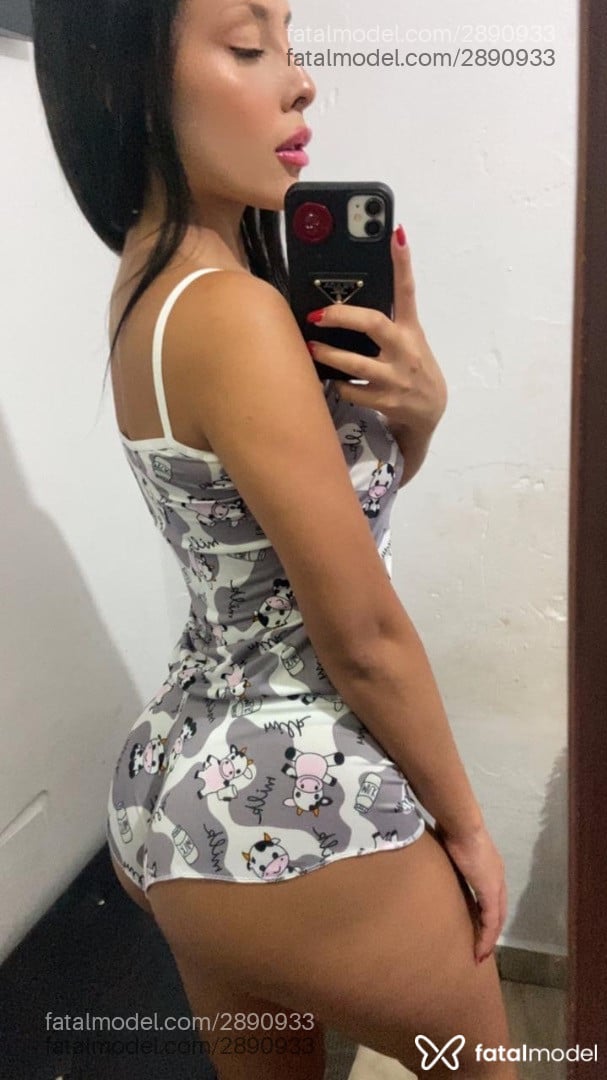 Acompanhante mulher morena (o) de olhos castanhos - Livia Acompanhante mulher morena (o) de olhos castanhos - Livia
