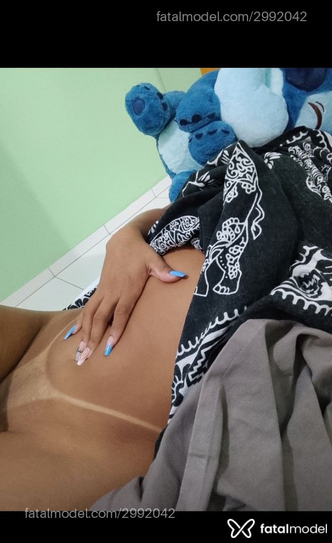 Acompanhante mulher morena (o) de olhos pretos - Morena Acompanhante mulher morena (o) de olhos pretos - Morena