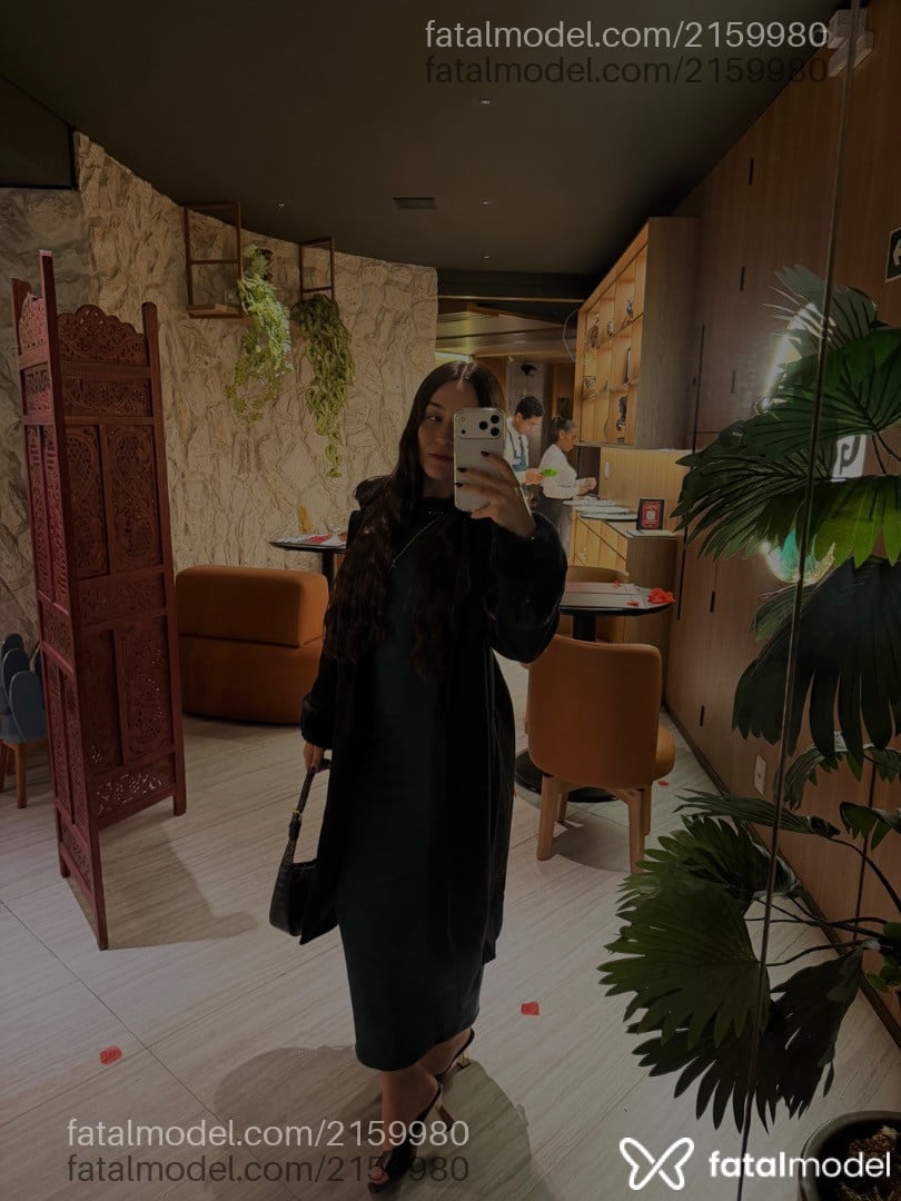 Acompanhante mulher com cabelo castanho de olhos mel em Belo Horizonte Acompanhante mulher com cabelo castanho de olhos mel em Belo Horizonte - Dávila Martire