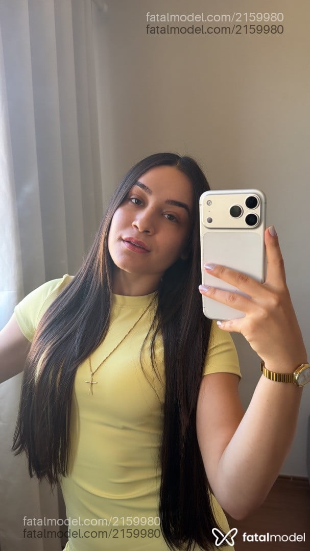 Acompanhante mulher com cabelo castanho de olhos mel em Belo Horizonte Acompanhante mulher com cabelo castanho de olhos mel em Belo Horizonte - Dávila Martire