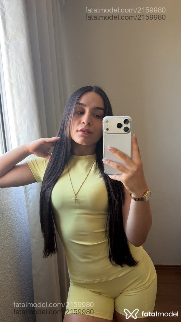 Acompanhante mulher com cabelo castanho de olhos mel em Belo Horizonte Acompanhante mulher com cabelo castanho de olhos mel em Belo Horizonte - Dávila Martire