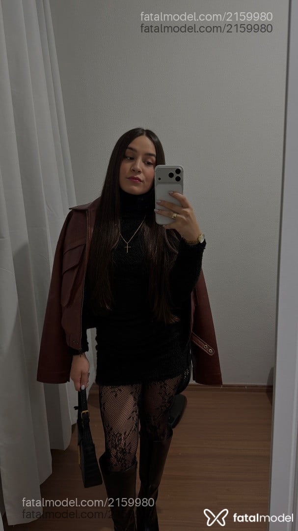 Acompanhante mulher com cabelo castanho de olhos mel em Belo Horizonte Acompanhante mulher com cabelo castanho de olhos mel em Belo Horizonte - Dávila Martire
