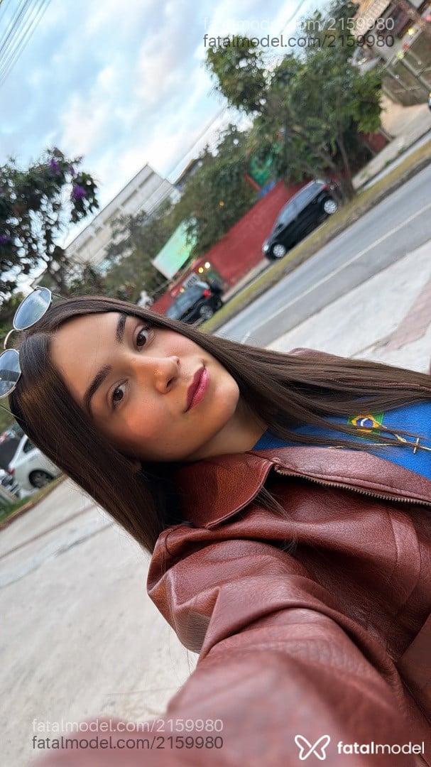 Acompanhante mulher com cabelo castanho de olhos mel em Belo Horizonte Acompanhante mulher com cabelo castanho de olhos mel em Belo Horizonte - Dávila Martire