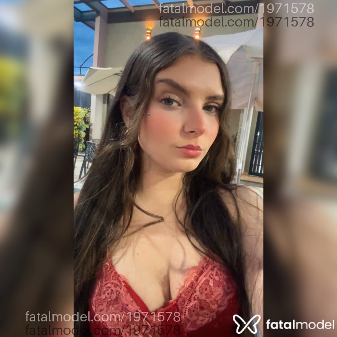 Acompanhante mulher morena (o) de olhos azuis em Ribeirão Preto Acompanhante mulher morena (o) de olhos azuis em Ribeirão Preto - Clara Reis