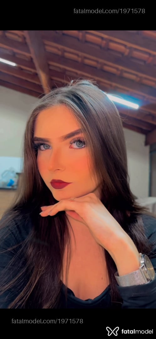 Acompanhante mulher morena (o) de olhos azuis em Ribeirão Preto Acompanhante mulher morena (o) de olhos azuis em Ribeirão Preto - Clara Reis