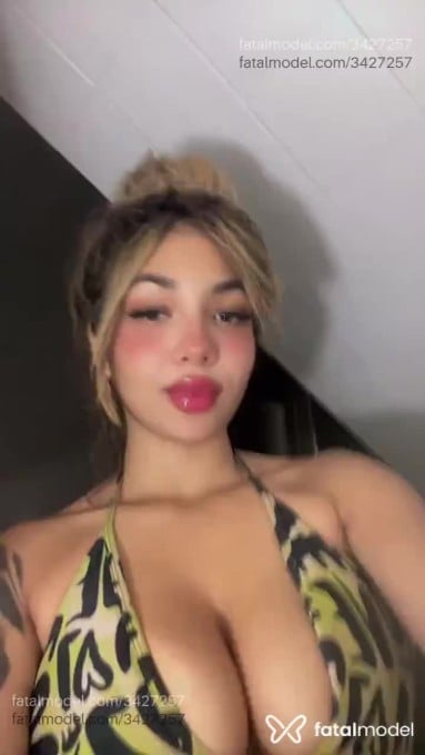 Acompanhante mulher loira (o) de olhos mel em Rio de Janeiro Acompanhante mulher loira (o) de olhos mel em Rio de Janeiro - Yohana