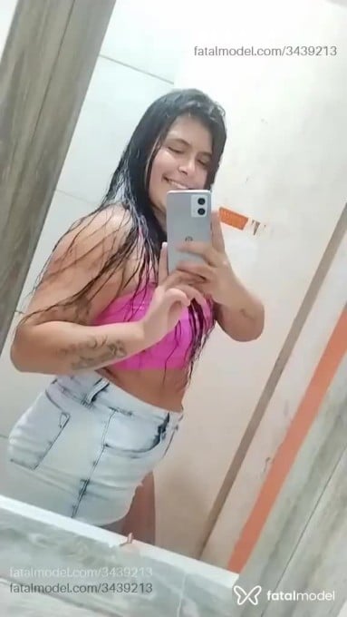 Acompanhante mulher morena (o) de olhos pretos - Morena