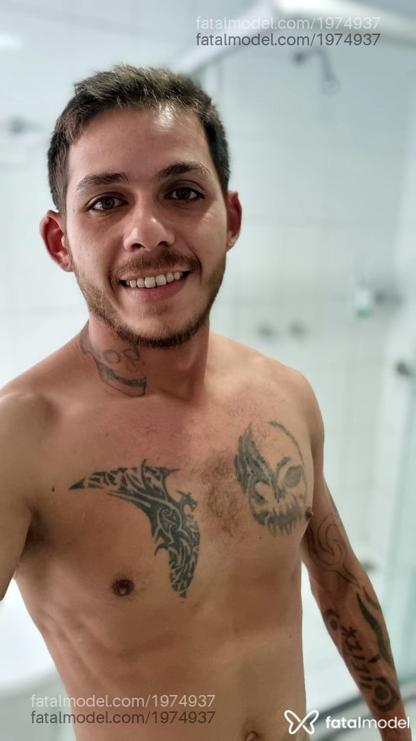 Acompanhante homem com cabelo castanho de olhos verdes em Santa Cruz do Sul Acompanhante homem com cabelo castanho de olhos verdes em Santa Cruz do Sul - Sandro alves