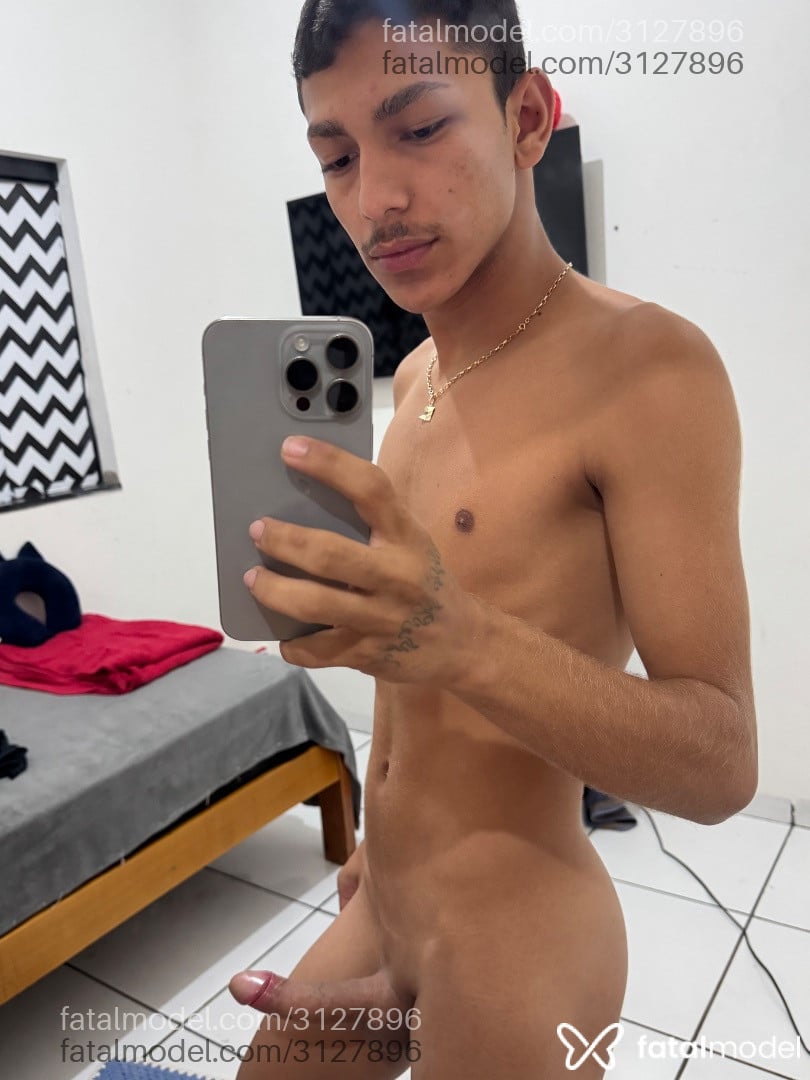 Acompanhante homem morena (o) de olhos pretos em Rondonópolis - Gustavo