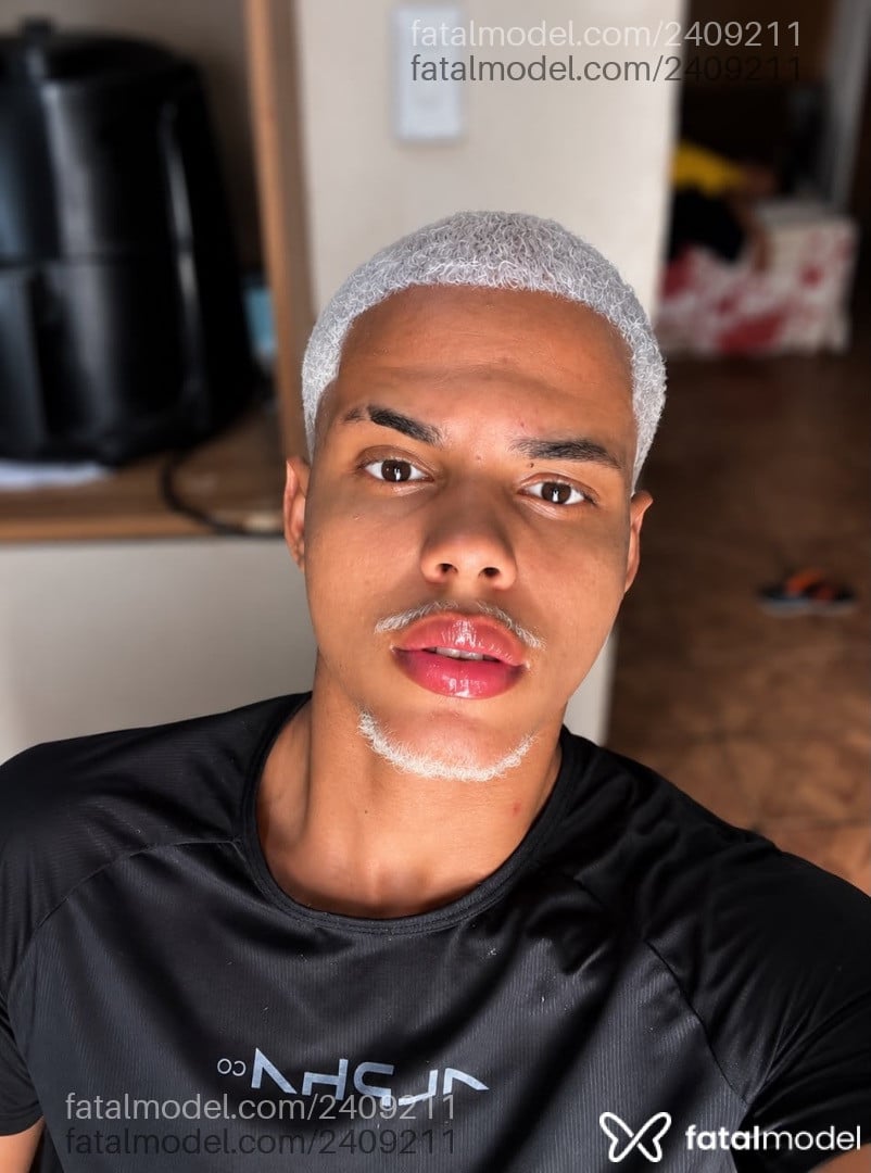 Acompanhante homem loira (o) de olhos pretos em Porto Seguro - Dilton Silva