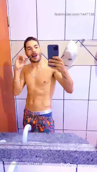 Acompanhante homem com cabelo castanho de olhos castanhos em Caldas Novas Acompanhante homem com cabelo castanho de olhos castanhos em Caldas Novas - Allan Dotad