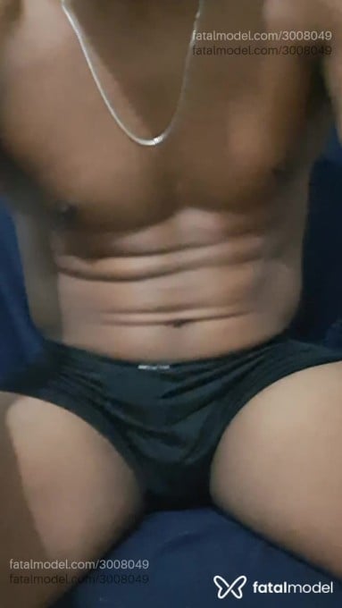 Acompanhante homem com cabelo castanho de olhos pretos em Águas Lindas de Goiás Acompanhante homem com cabelo castanho de olhos pretos em Águas Lindas de Goiás - Rayan