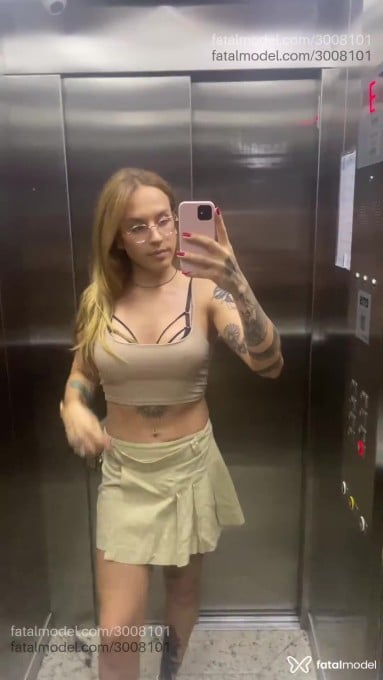 Acompanhante mulher trans loira (o) de olhos verdes em Salvador - Loba Lisboa